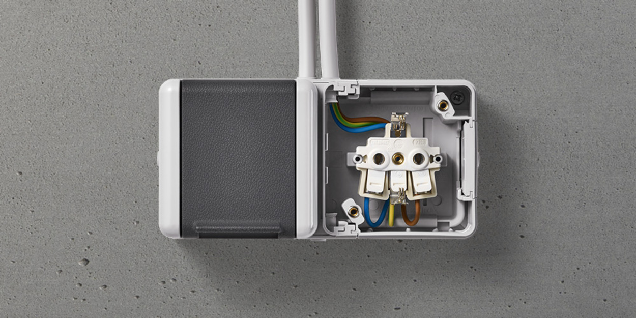 Doppelsteckdose mit Trennsteg bei Elektro Jung GmbH in Großkrotzenburg